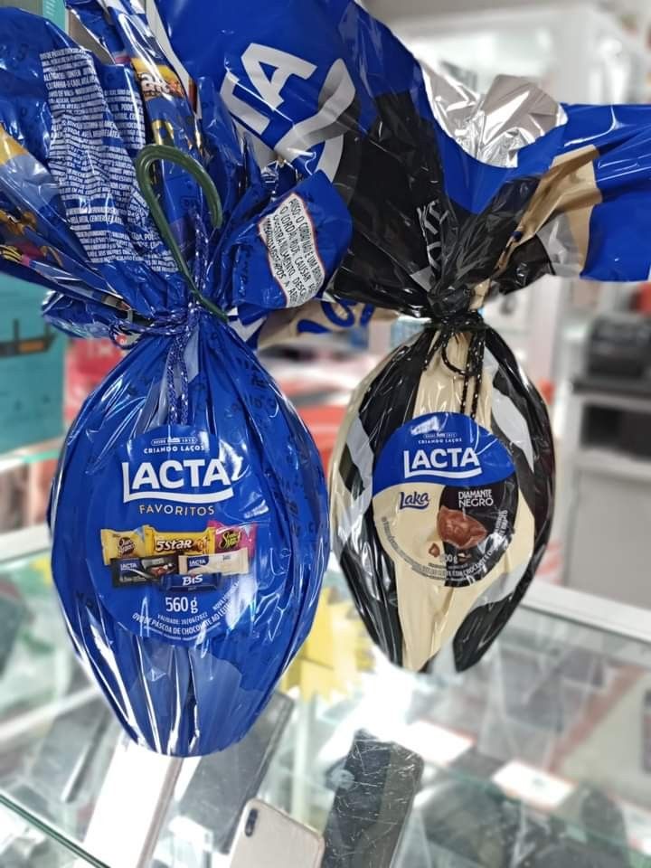 Imagem de um micro-ondas em uma cozinha